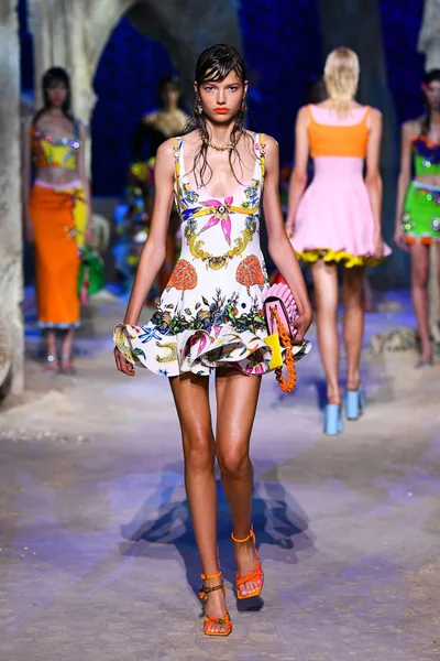 Look 60
